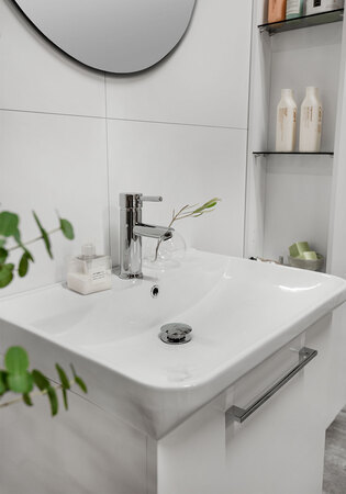 Living Malli 2.2 600 Matta Valkoinen Raami