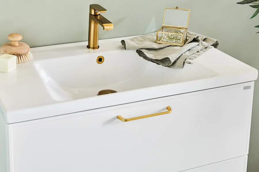 Laatikoiden hienostunut ohut raamikehys tuo tyyliä kylpyhuoneeseesi. 