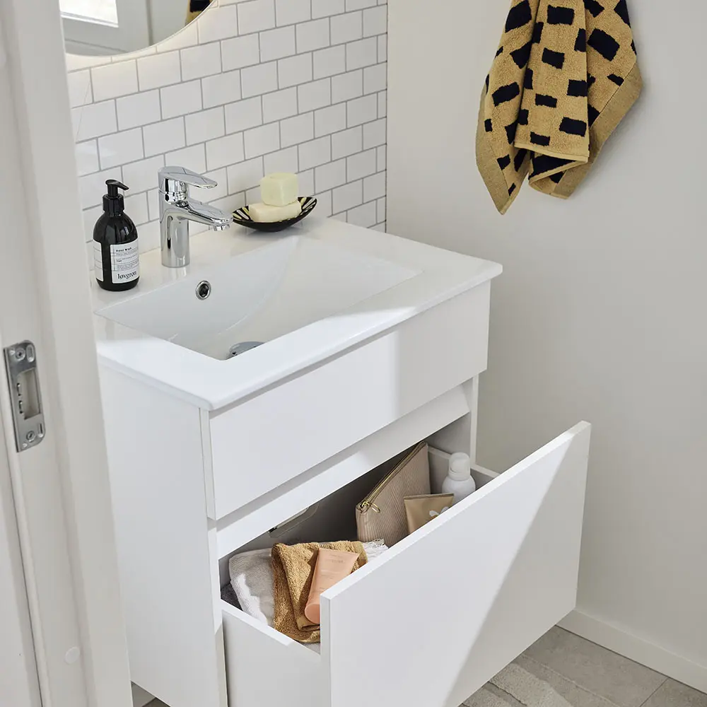 Iso käytännöllinen laatikko