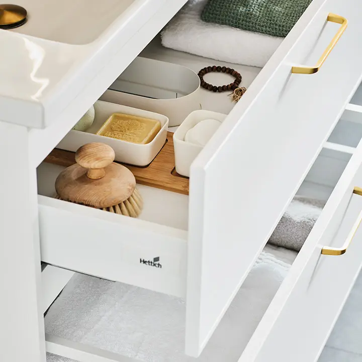 Pehmeästi sulkeutuvat vetolaatikot avautuvat kokonaisuudessaan