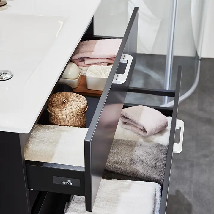 Reilusti säilytystilaa laatikoissa